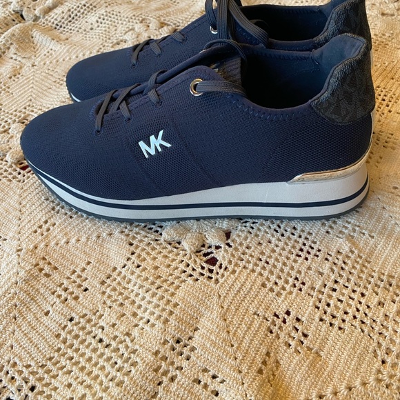 Michael Kors platform sneakers size 9 - Picture 9 of 9